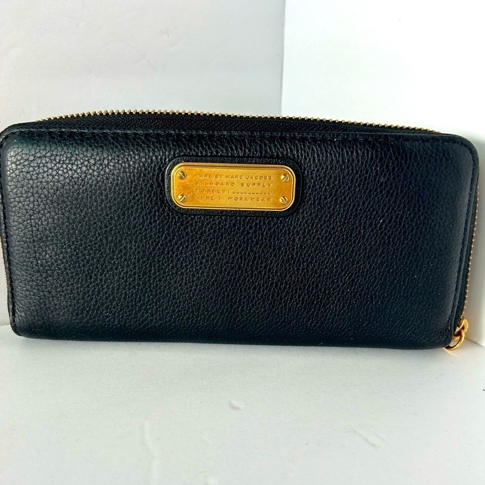 Marc by Marc Jacobs NWOT Black Pebble Leather Large Zippered Wallet